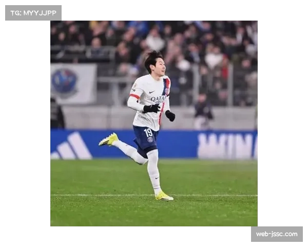 巴黎圣日耳曼客场3-0昂热，李刚仁传射建功